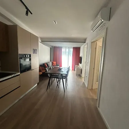 Beautiful Square 100mbs Apartamento Durrës