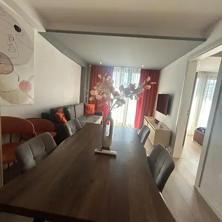Beautiful Square 100mbs * Durrës