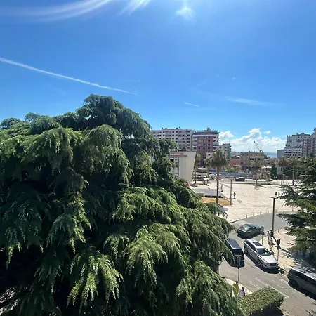 Beautiful Square 100mbs דירה *